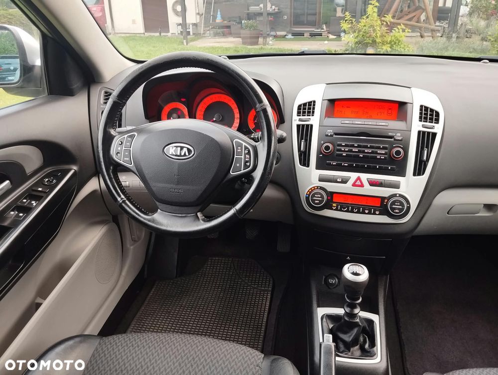 Kia Ceed 2.0 CRDi TX - 10