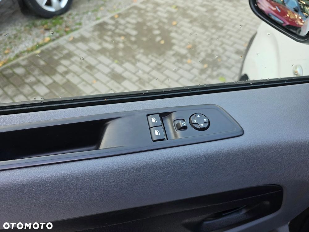 Peugeot Traveller 2016
