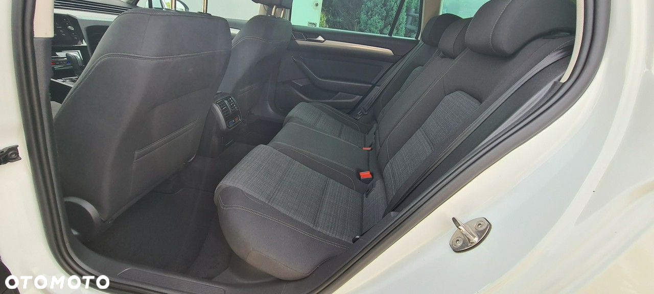 Volkswagen Passat 2.0 TDI Business DSG - 17