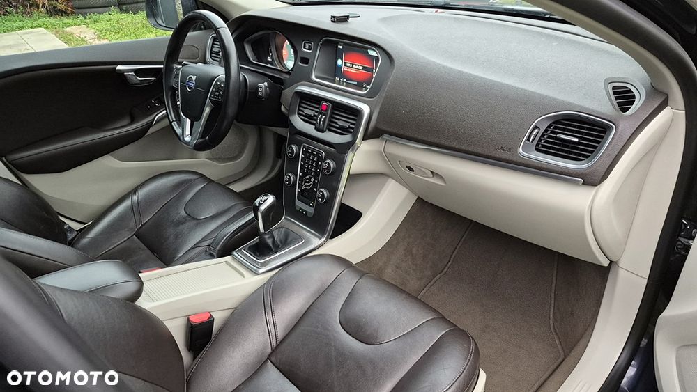 Volvo V40 D2 Drive-E Momentum - 9