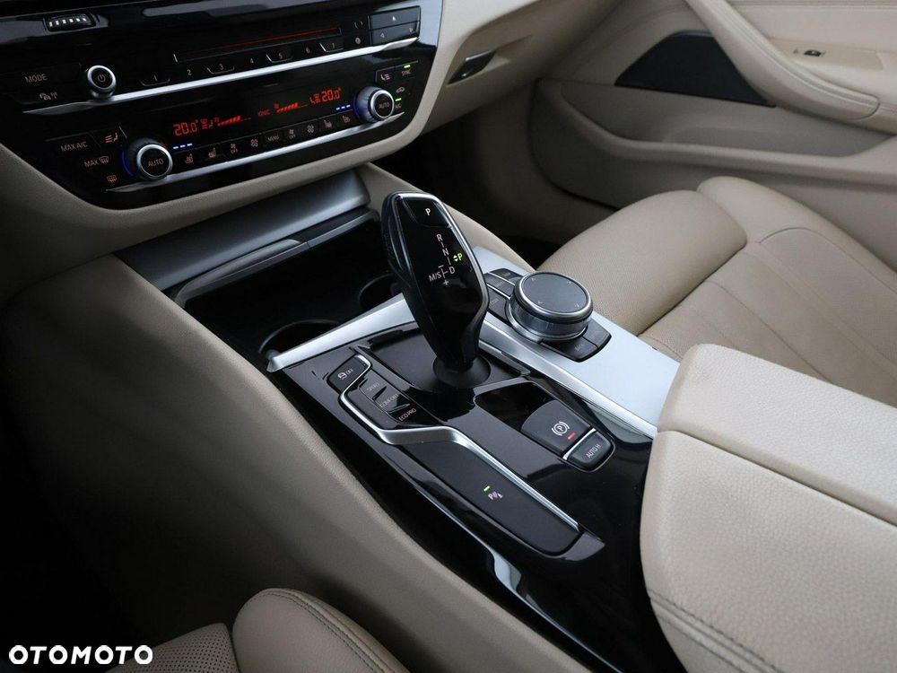 BMW Seria 5 520d xDrive - 31