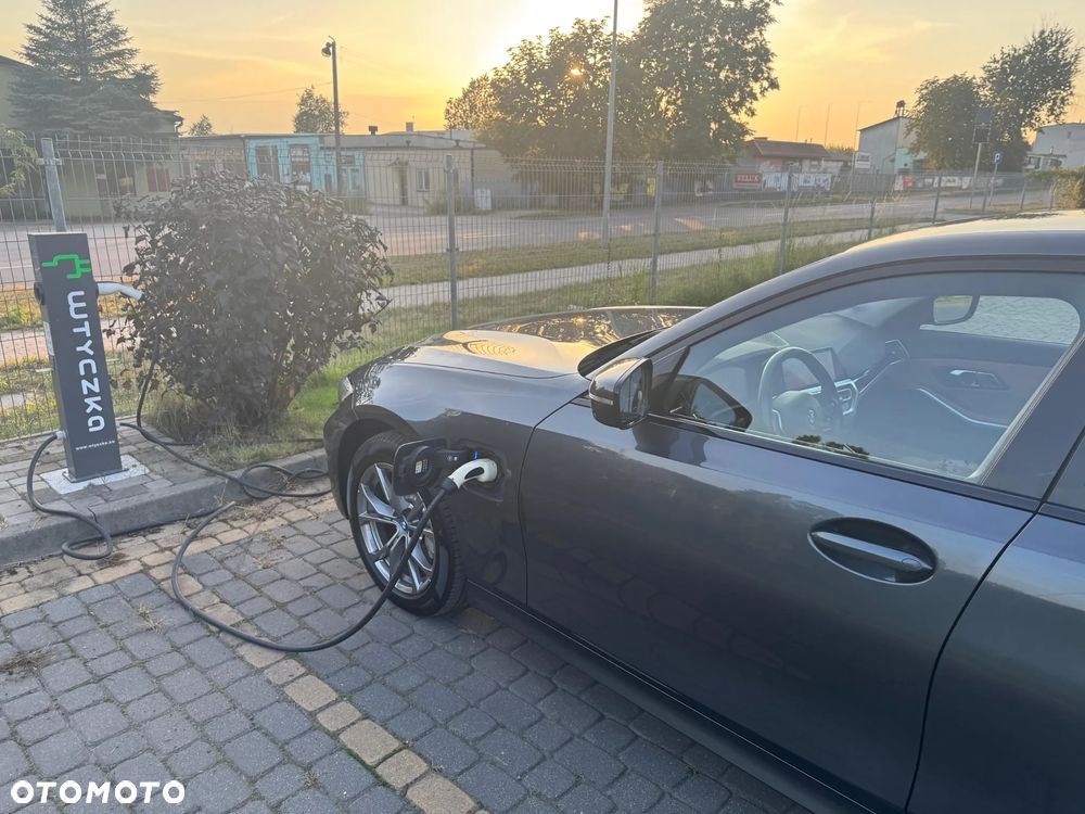 BMW Seria 3 330e Sport Line - 16