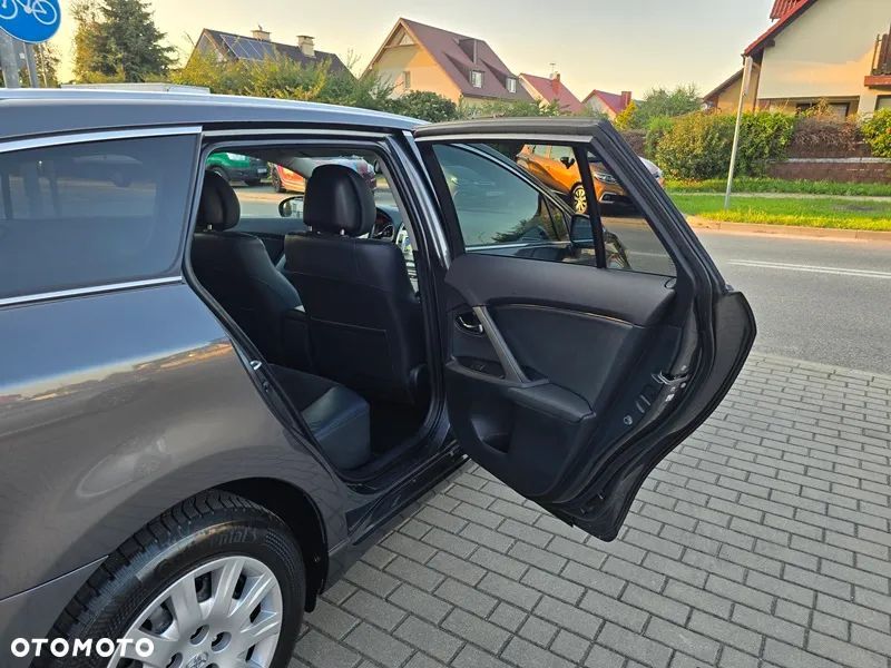 Toyota Avensis - 32