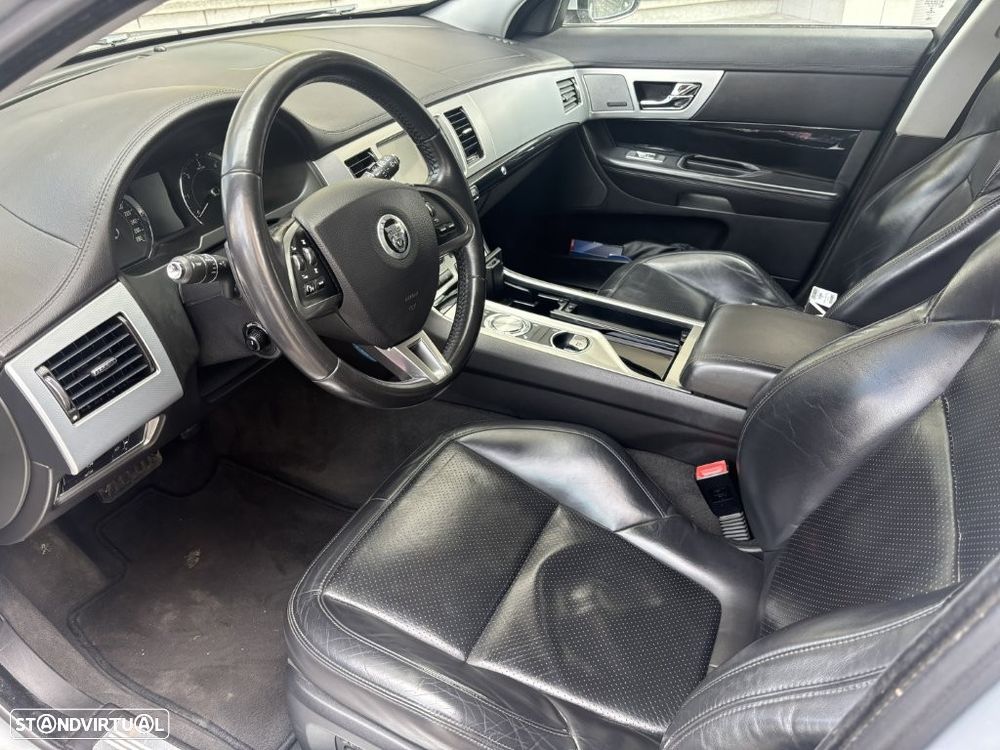 Jaguar XF Sportbrake 2.2 D Premium Luxury - 9