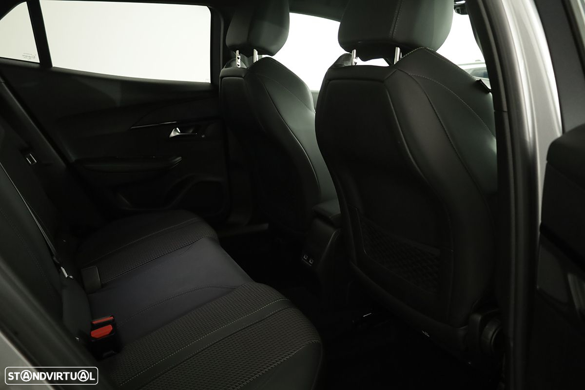 Peugeot e-2008 50 kWh GT - 25