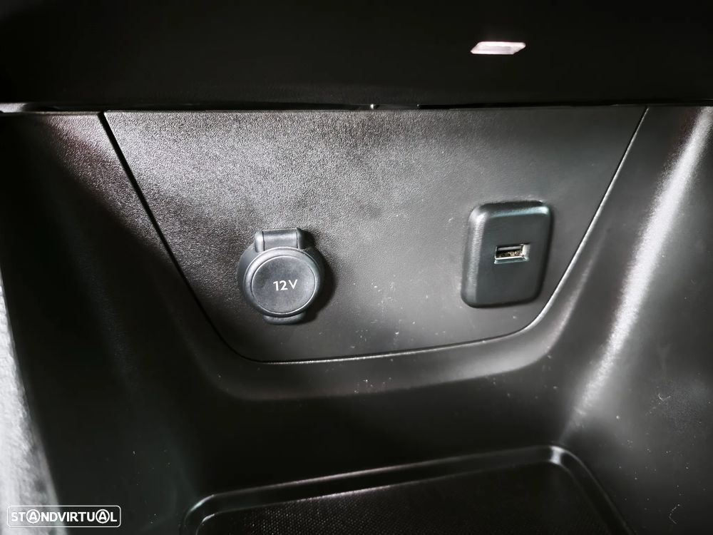 Opel Crossland X 1.2 T Innovation - 26