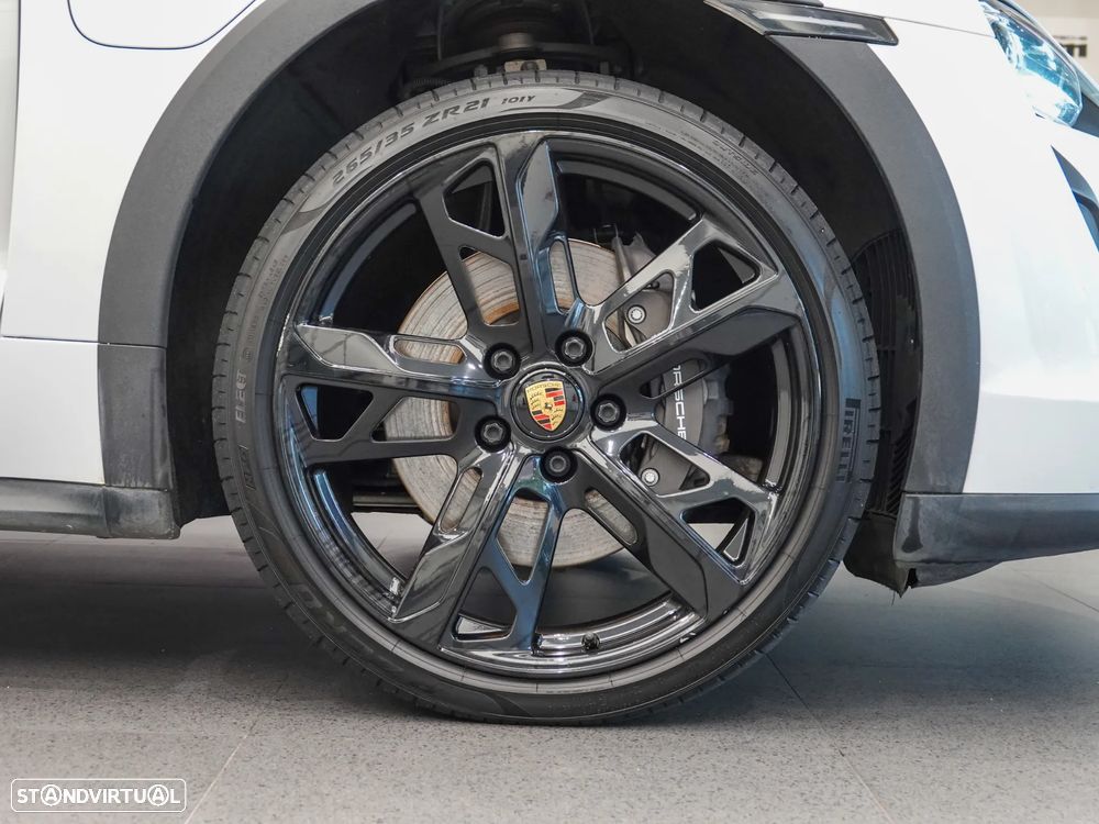 Porsche Taycan Cross Turismo 4 - 22