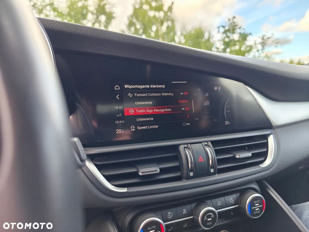 Alfa Romeo Giulia 2.0 Turbo 16V AT8 Veloce Ti - 36