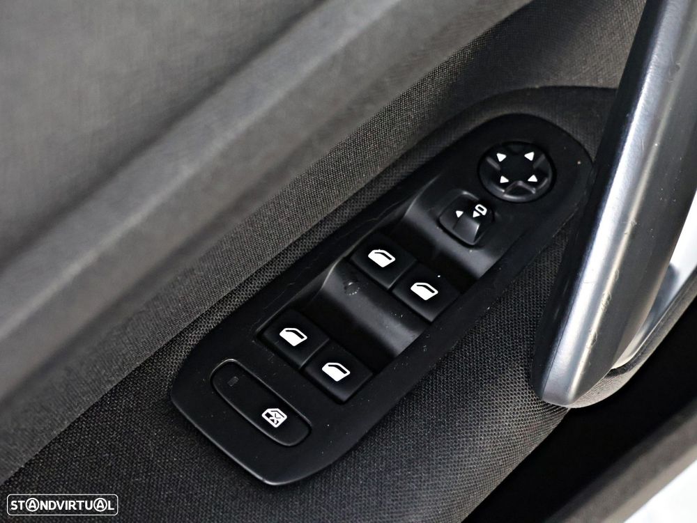 Peugeot 308 1.6 e-HDi Active J17 - 38