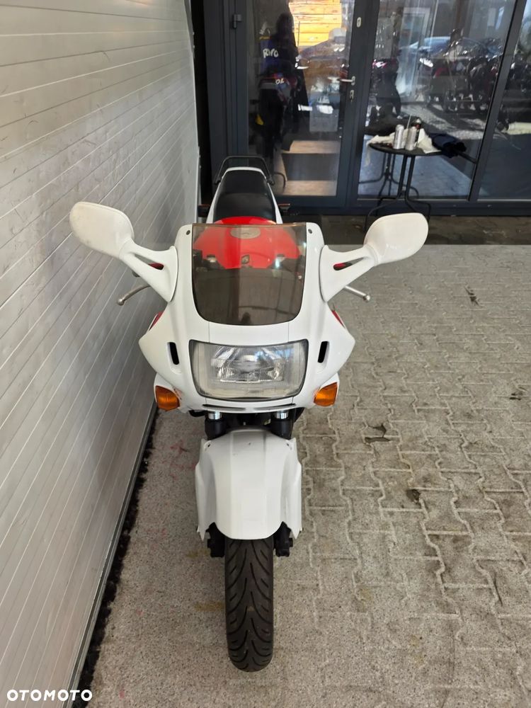Honda CBR - 9