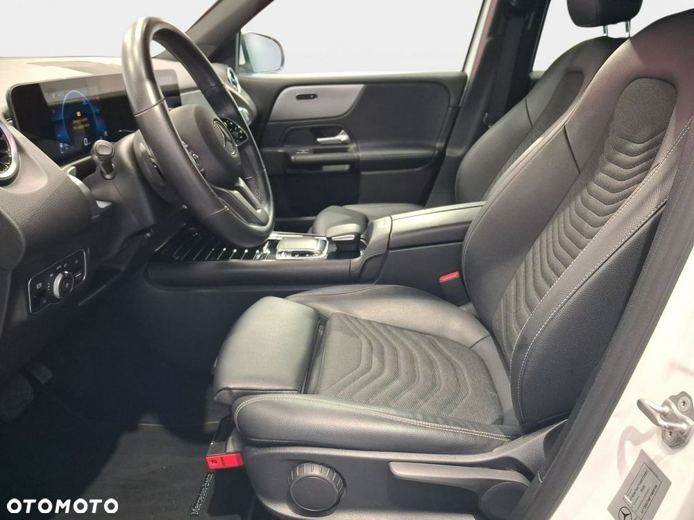 Mercedes-Benz GLB - 10
