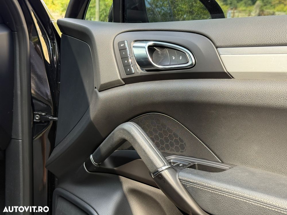 Porsche Cayenne - 14