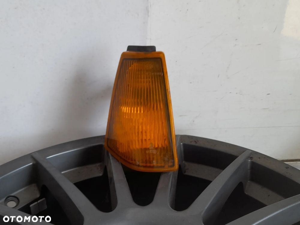 Kierunkowskaz lewy przedni Volvo 340-360 1975-1991 - 1