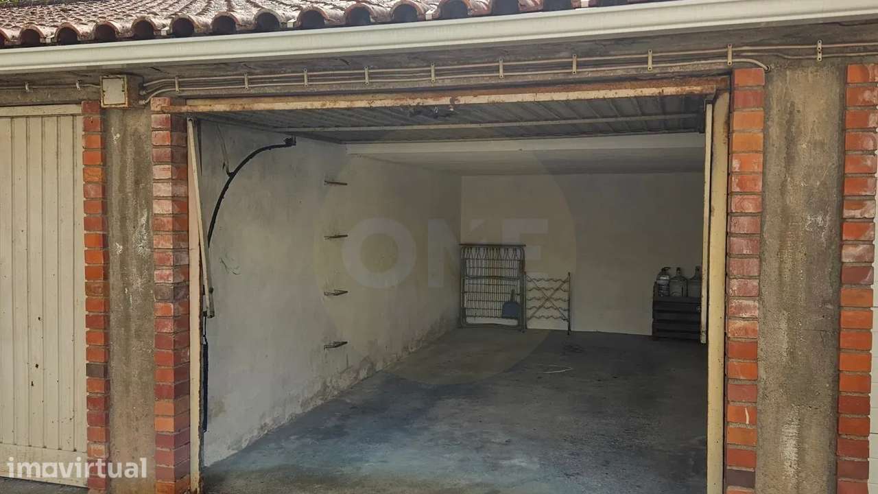 Garagem na Rua Infanta Dona Maria - Grande imagem: 5/10