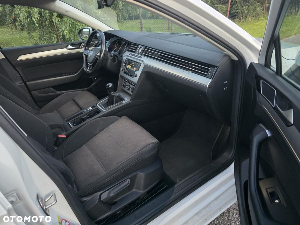 Volkswagen Passat 2.0 TDI (BlueMotion Technology) Comfortline - 16