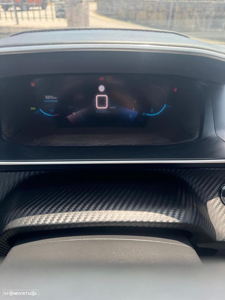 Peugeot 208 PureTech 100 Allure — fotografia 16