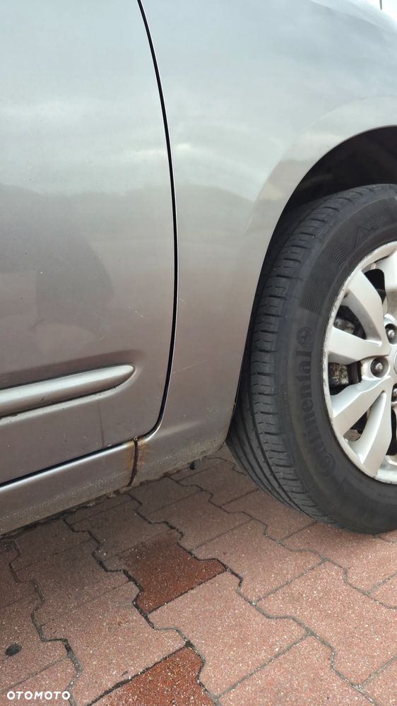 Kia Carens 2.0 EX - 16