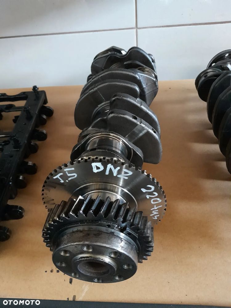 Wał korbowy VW T5 2.5 TDI - 1