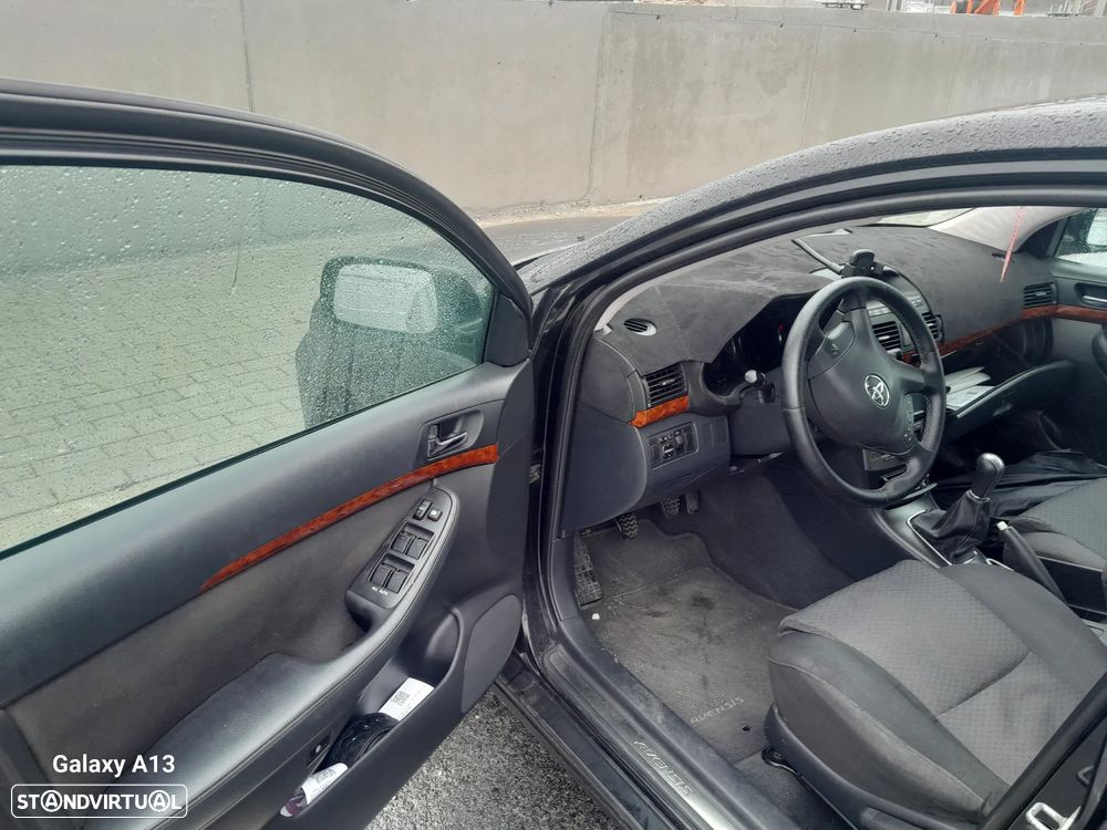 Toyota Avensis - 5