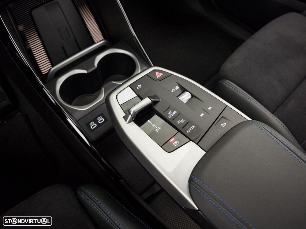 BMW iX1 eDrive20 Pack Desportivo M Pro - 24