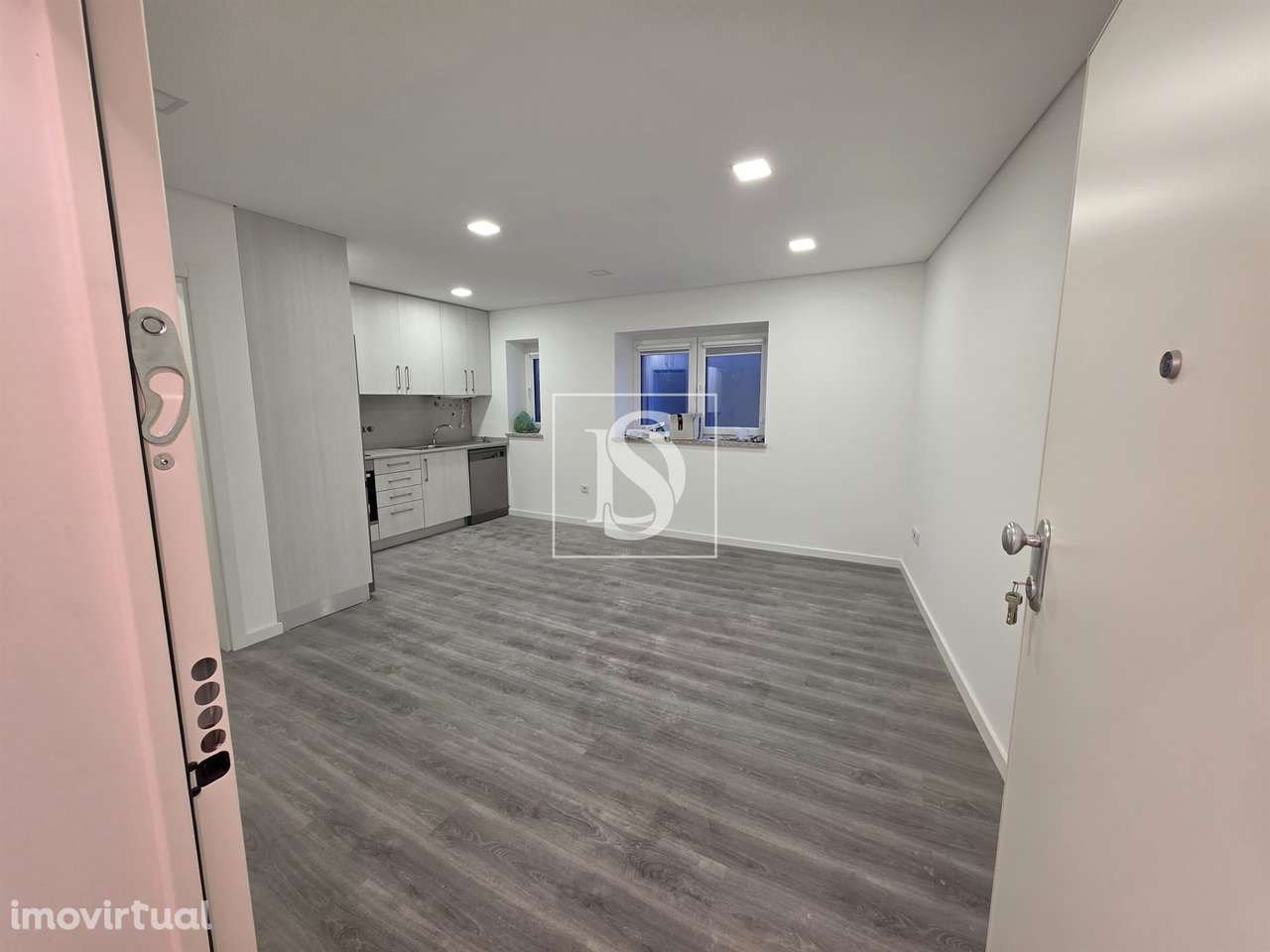 Apartamento T1 renovado, no Botulho - Grande imagem: 3/12