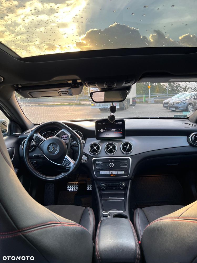 Mercedes-Benz GLA - 10