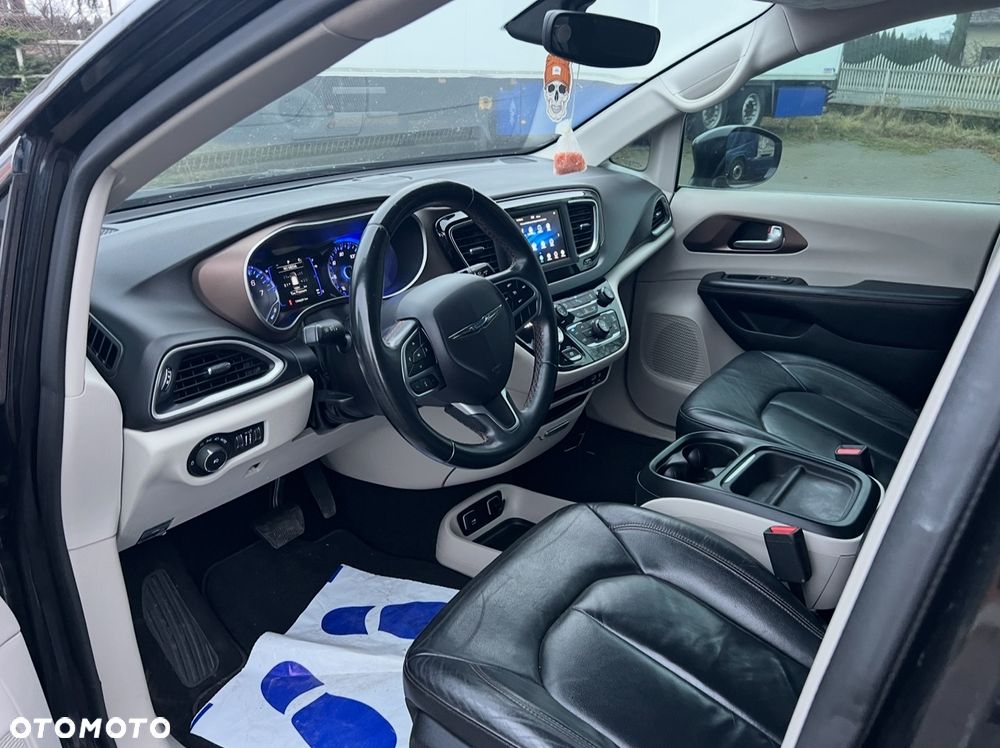 Chrysler Pacifica - 6