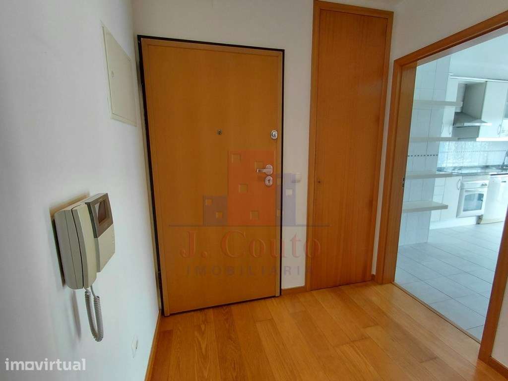 Apartamento T2 Junto ao Colégio Rainha Rainha D. Leonor - Grande imagem: 4/23