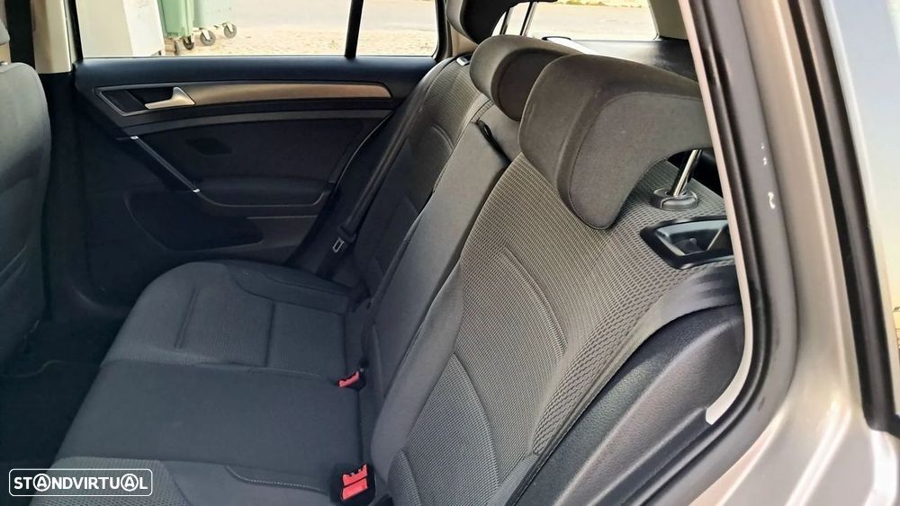 VW Golf Variant 1.6 TDi Confortline - 27