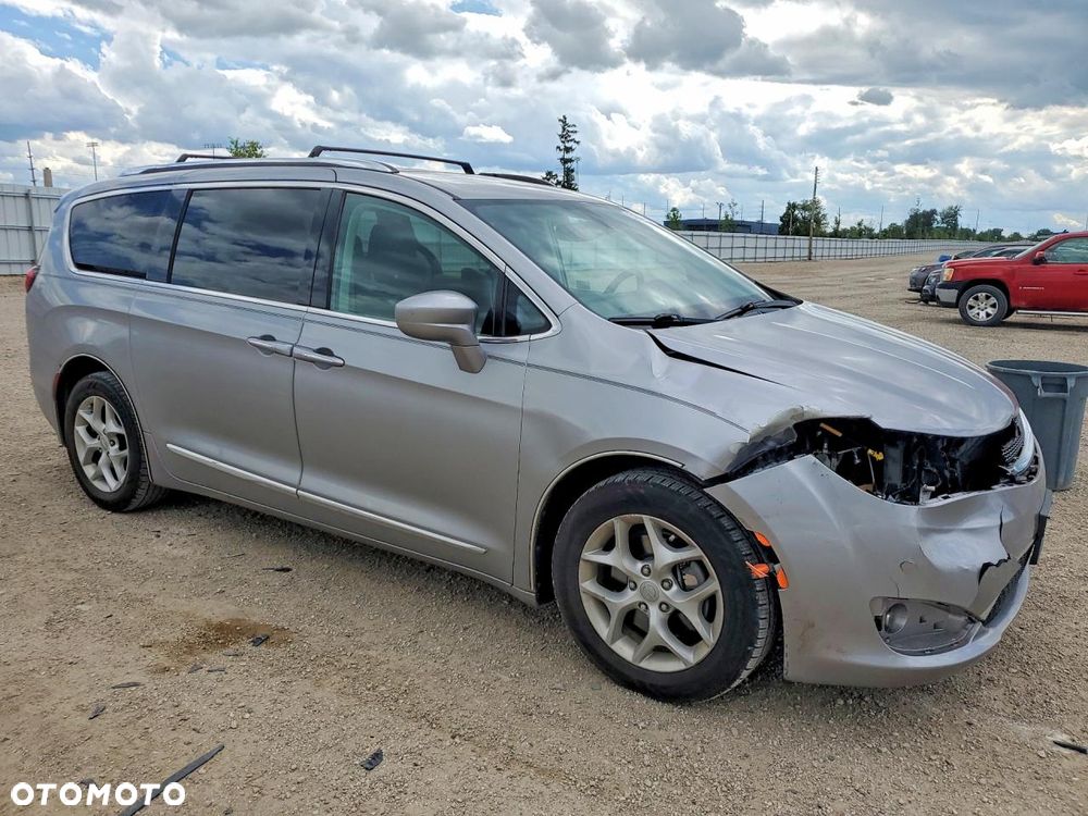 Chrysler Pacifica - 2