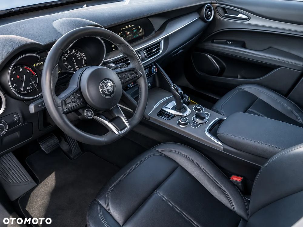 Alfa Romeo Stelvio 2.0 Turbo Veloce TI Q4 - 11