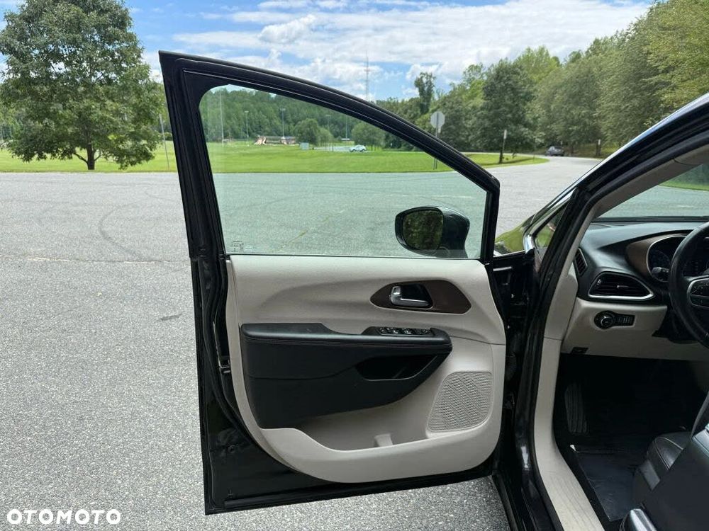 Chrysler Pacifica - 23