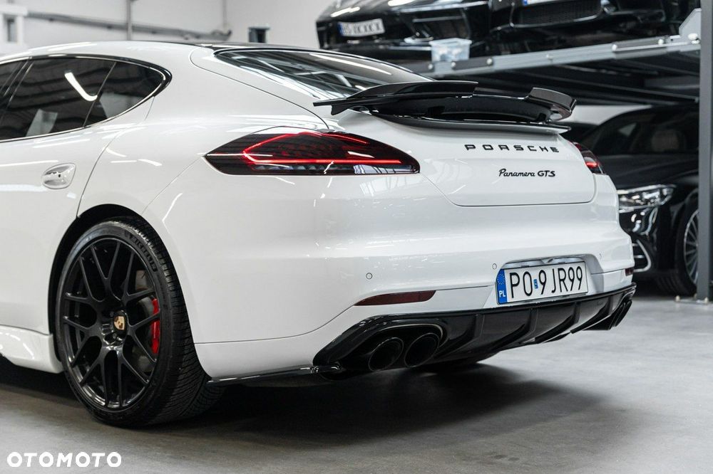Porsche Panamera - 25