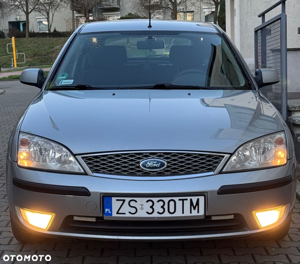 Ford Mondeo 1.8 Ambiente - 13
