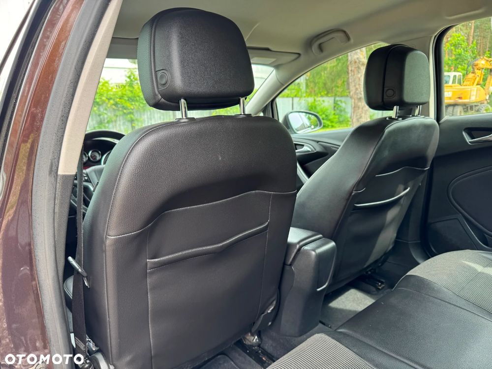 Opel Astra 1.6 Cosmo EU6 - 35
