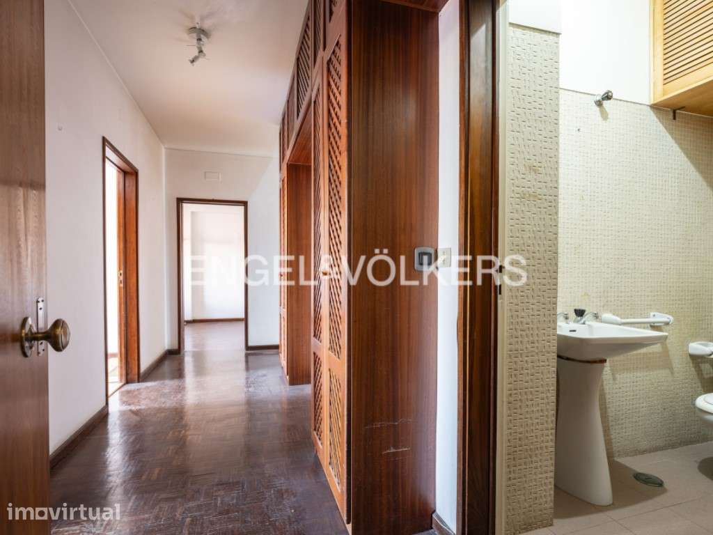 T3 com Terraço Privativo nas Avenidas Novas Oportunidade de Remodel... - Grande imagem: 4/28