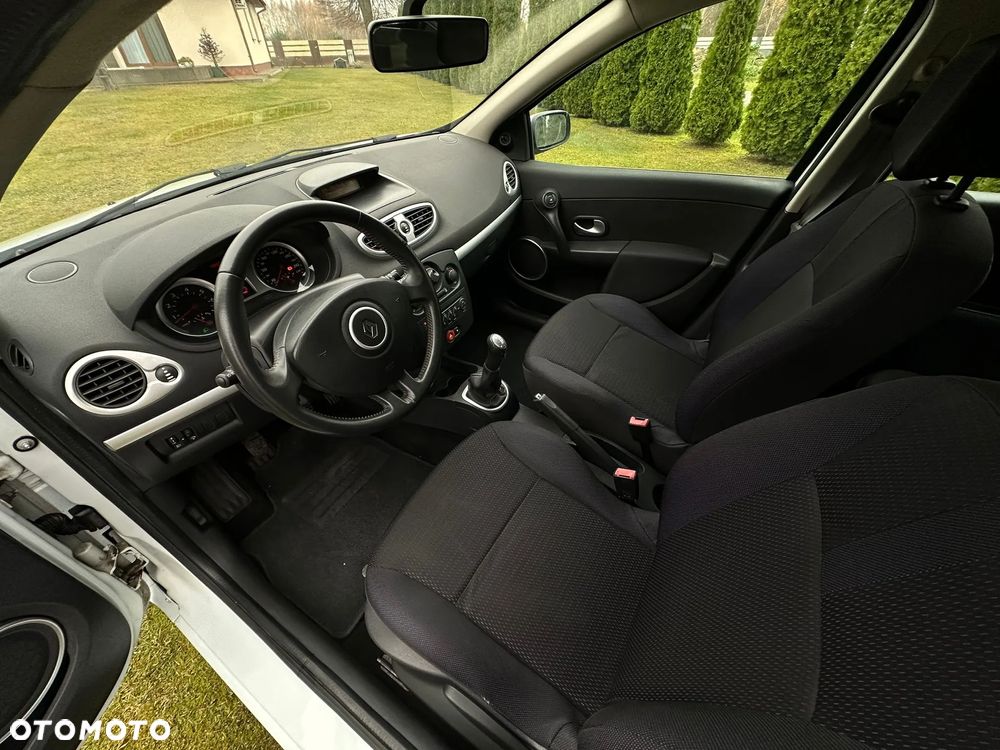 Renault Clio - 10