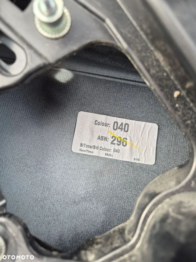 KLAPA BAGAŻNIKA COROLLA E21 KOMBI - 15