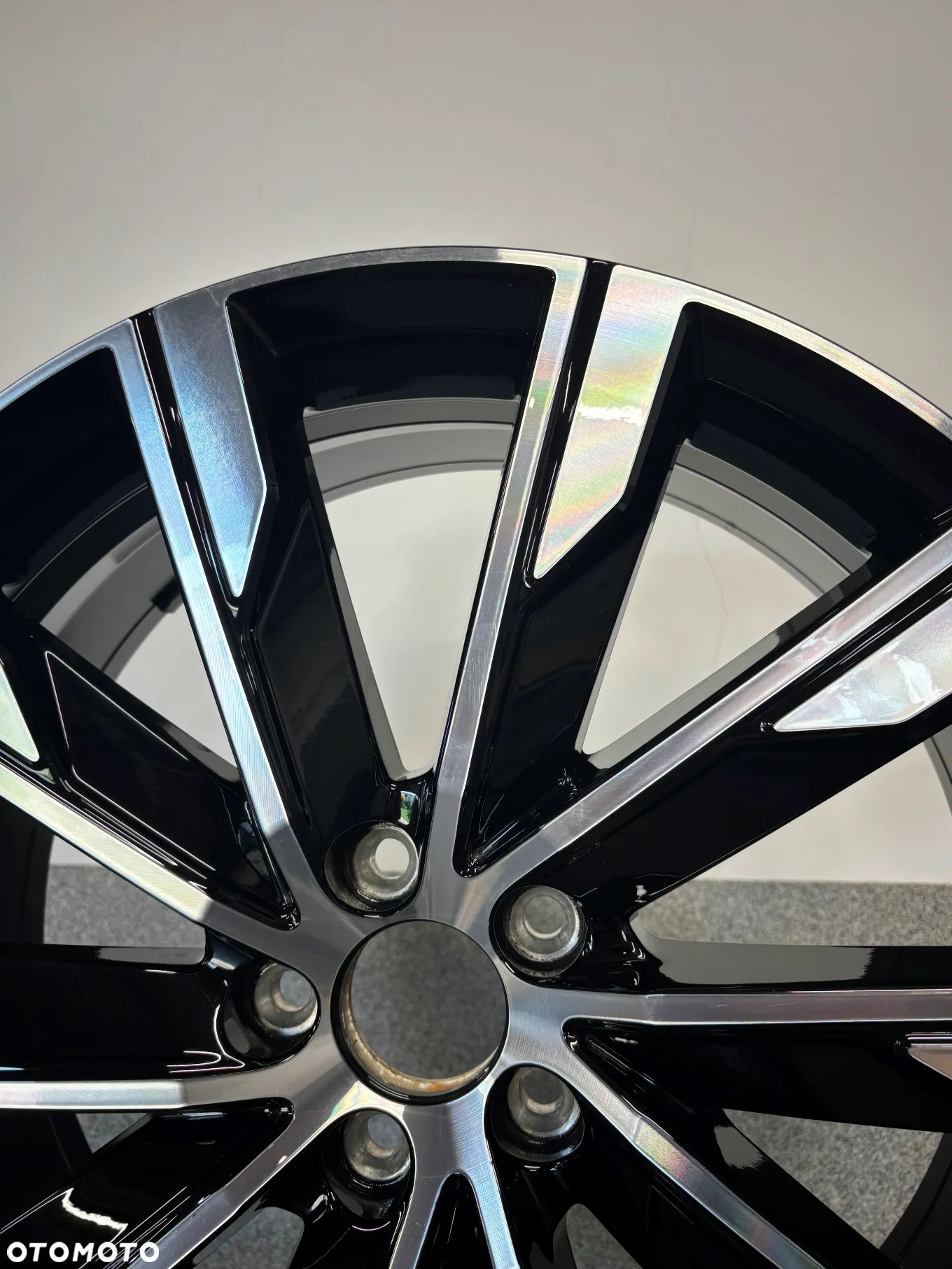 1 FELGA ALU. VOLVO V60,S60 R-GESIGN 20'' 8J ET45 - 7