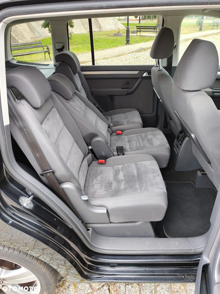 Volkswagen Touran 2.0 TDI DPF DSG Highline - 18