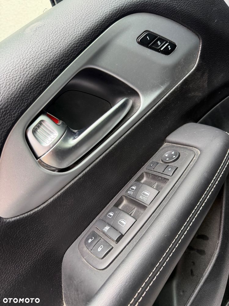Chrysler Pacifica - 12