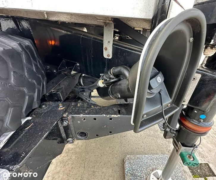 Land Rover Defender - 31