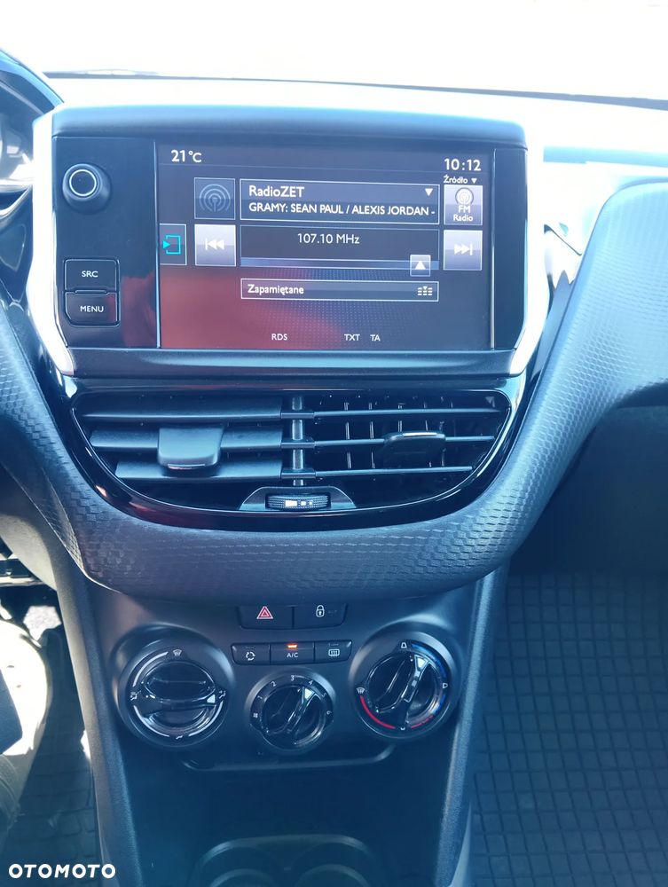 Peugeot 2008 1.2 Pure Tech Style S&S - 21