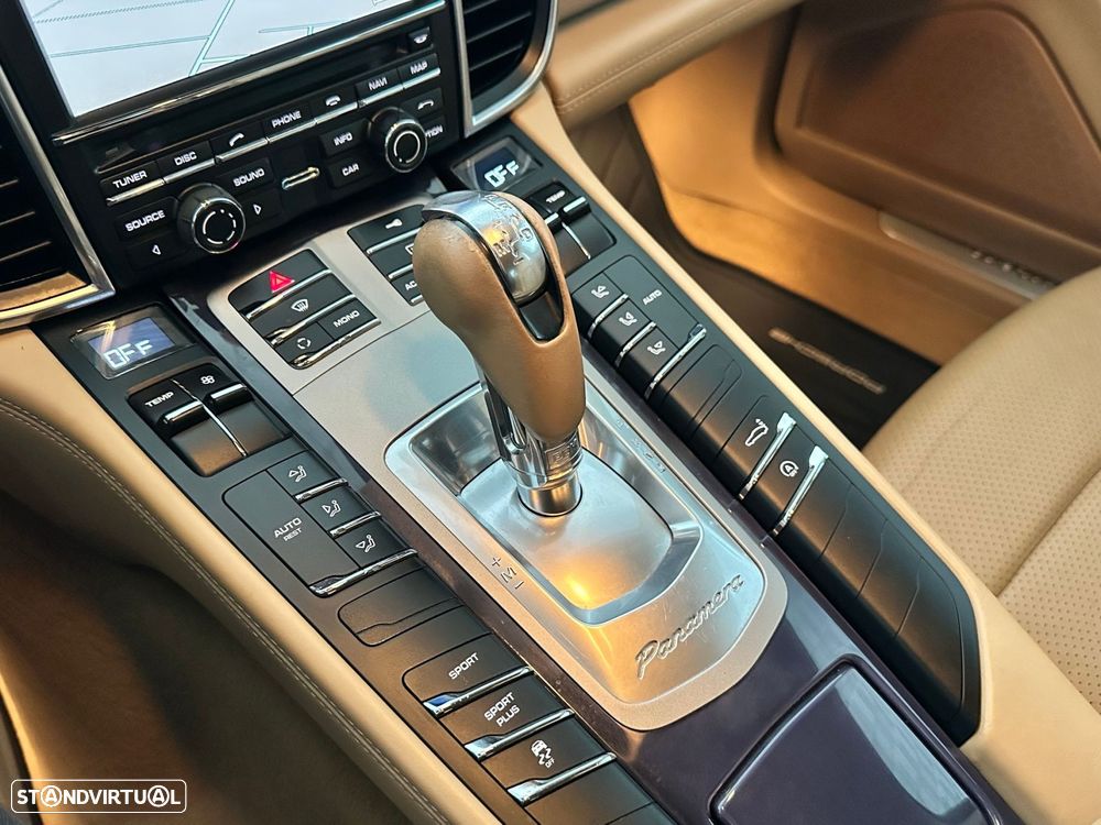 Porsche Panamera 4 PDK - 25