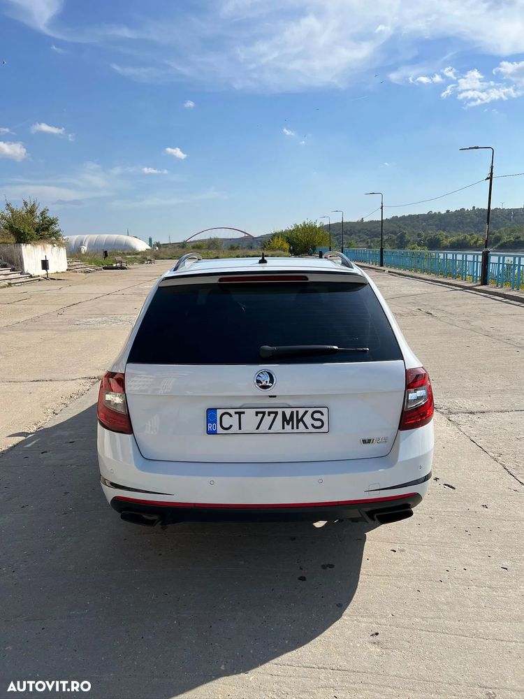 Skoda Octavia 2.0 TDI DSG RS - 2