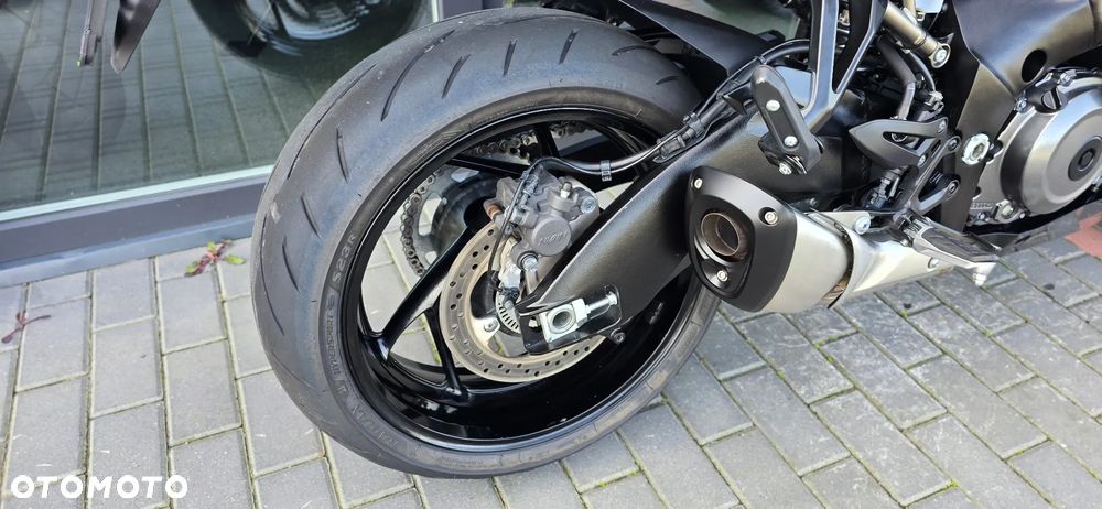 Suzuki GSX - 18