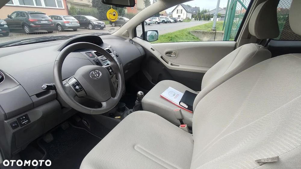 Toyota Yaris 1.33 VVT-i Executive - 32