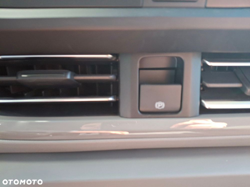 Volkswagen Caravelle - 7