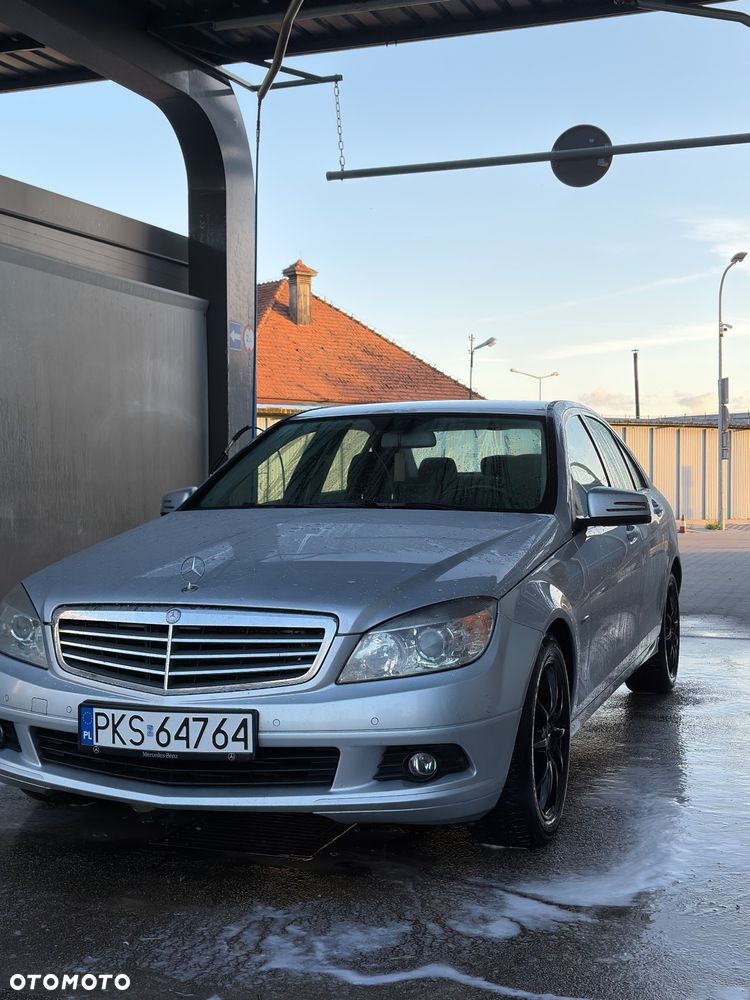 Mercedes-Benz Klasa C 180 CGI BlueEff Classic - 1