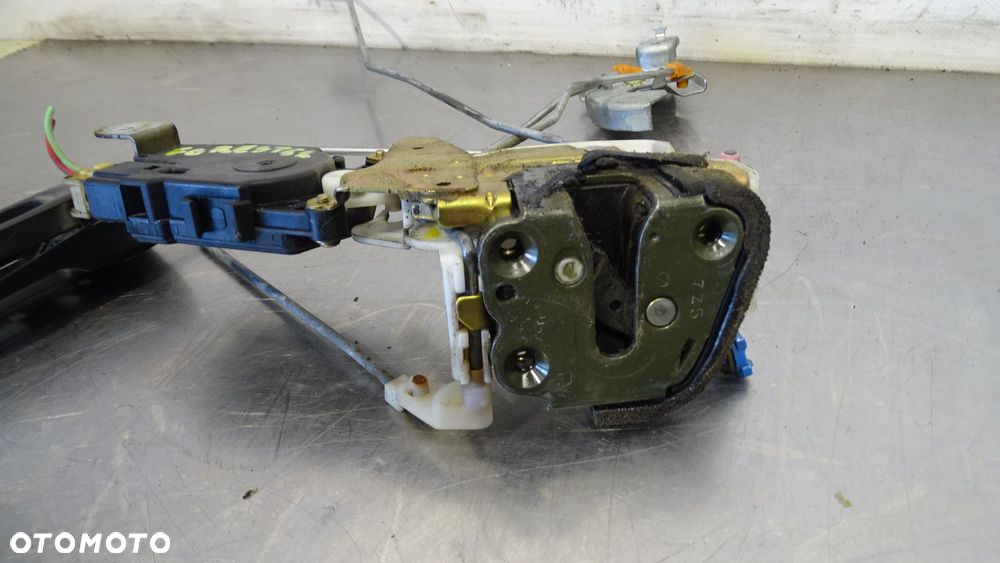 ZAMEK PRAWY PRZÓD DRZWI SUBARU FORESTER I 2.0 - 2